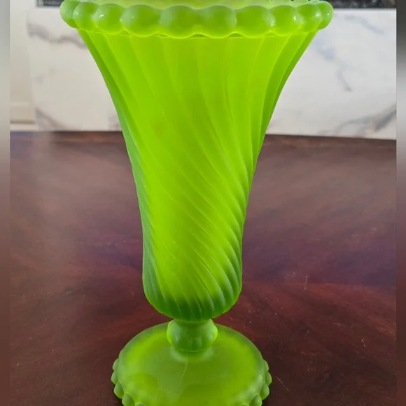 Vintage Glass Vase - Picture 12 of 12